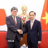 Bộ trưởng Ngoại giao Lê Hoài Trung tiếp Quyền Tổng Thư ký Đảng Dân chủ Tự do Nhật Bản Hagiuda Koichi. (Ảnh: An Đăng/TTXVN)