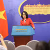 Người phát ngôn Bộ Ngoại giao Phạm Thu Hằng chủ trì họp báo. (Ảnh: An Đăng/TTXVN)