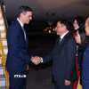 Bộ trưởng Bộ Văn hóa, Thể thao và Du lịch Nguyễn Văn Hùng đón Thủ tướng Tây Ban Nha Pedro Sánchez tại Sân bay Quốc tế Nội Bài, Hà Nội. (Ảnh: Phạm Kiên/TTXVN)
