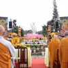 Các chư tôn đức, phật tử cùng tham dự lễ rước Phật đản sinh và nghi thức Mộc Dục (tắm Phật bằng nước hoa thơm nhài) trong sáng 24/5. (Ảnh: Nguyễn Dũng/TTXVN)