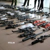 Tang vật thu giữ gồm: 64 khẩu súng quân dụng, 28.720 viên đạn, 24 khẩu súng công cụ hỗ trợ, 1.260 viên đạn bi và cao su. (Ảnh: TTXVN phát)