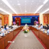 Phó Thủ tướng Mai Văn Chính làm việc với Ủy ban Nhân dân xã Bến Cầu về thực hiện chính quyền địa phương hai cấp. (Ảnh: Giang Phương/TTXVN)