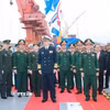 Lan tỏa thông điệp xây dựng đường biên giới hòa bình, hợp tác, phát triển 2 Đại tướng Phan Văn Giang và Thượng tướng Đổng Quân tham quan tàu Quang Trung của Hải quân nhân dân Việt Nam. (Ảnh: Trọng Đức/TTXVN)