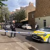 Cảnh sát phong tỏa khu vực quanh nhà riêng của Thủ tướng Anh Keir Starmer ở phía Bắc London, ngày 12/5/2025. (Nguồn: Reuters/TTXVN)