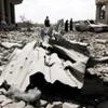 Cảnh đổ nát sau các cuộc không kích của Mỹ nhằm vào các mục tiêu của Houthi tại Sanaa, Yemen. (Ảnh: THX/TTXVN)