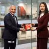 Thứ trưởng Bộ Ngoại giao Nguyễn Minh Hằng (phải) và Thứ trưởng Bộ Ngoại giao và Thương mại Australia George Mina. (Ảnh: TTXVN phát)
