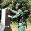 Lực lượng biên phòng tuần tra, quản lý, bảo vệ đường biên, cột mốc. (Ảnh: Khoa Chương/TTXVN)