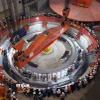 Hạ đặt thành công rotor có trọng lượng khoảng 585 tấn của tổ máy số 1, Dự án Thủy điện Hòa Bình mở rộng. (Ảnh: Vũ Sinh/TTXVN)