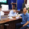 Lấy mẫu sinh phẩm để xét nghiệm ADN cho thân nhân thân nhân liệt sỹ chưa xác định thông tin trên địa bàn xã Chí Minh, thành phố Hải Phòng. (Ảnh: Mạnh Tú/TTXVN)