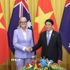 Chủ tịch nước Lương Cường và Toàn quyền Australia Sam Mostyn chụp ảnh chung trước khi tiến hành hội đàm. (Ảnh: Lâm Khánh/TTXVN)