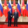 Chủ tịch Quốc hội Trần Thanh Mẫn đón Chủ tịch Duma Quốc gia Quốc hội Liên bang Nga Vyacheslav Volodin. (Ảnh: Doãn Tấn/TTXVN)