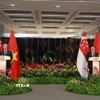 Tổng Bí thư Tô Lâm và Thủ tướng Singapore Lawrence Wong phát biểu với báo chí. (Ảnh: Thống Nhất/TTXVN)