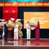 Lãnh đạo Tỉnh ủy, Ủy ban Nhân dân tỉnh Quảng Ngãi chúc mừng Đại tá Hồ Song Ân và Đại tá Hoàng Anh Tuấn. (Ảnh: TTXVN)