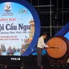 Ông Trần Nguyên Lộc, Chủ tịch Ủy ban Nhân dân phường Phan Thiết (Lâm Đồng) đánh trống khai hội Lễ hội Cầu ngư các vạn chài Phan Thiết năm 2026. (Ảnh: Hồng Hiếu/TTXVN)