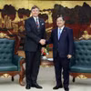 Phó Thủ tướng Thường trực Chính phủ Phạm Gia Túc tiếp Phó Ngoại trưởng Hoa Kỳ Christopher Landau. (Nguồn: Báo Điện tử Chính phủ)