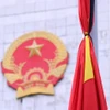 Cờ rủ là Quốc kỳ, có dải băng tang. (Nguồn: TTXVN)