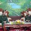 Thượng tướng Khamlieng Outhakaysone, Bộ trưởng Quốc phòng Lào tiếp Trung tướng Lê Đức Thái, Tư lệnh Bộ đội Biên phòng Việt Nam. (Ảnh: Xuân Tú/TTXVN)
