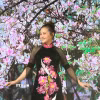 Một mẫu áo dài do nhà thiết kế Lan Hương sáng tạo, được người mẫu trình diễn. (Ảnh Việt Thắng/TTXVN)
