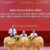 Các đại biểu chủ trì hội thảo. (Ảnh: Văn Điệp/TTXVN)