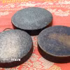 Bộ chiêng ba của nghệ nhân ưu tú Đinh Văn Ngược. (Ảnh: Đinh Hương/TTXVN)