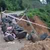 Km 2+300, Tỉnh lộ 673 bị sạt lở nghiêm trọng taluy âm, hở hàm ếch khiến nền đường yếu, nguy cơ đứt gãy tuyến. (Ảnh: TTXVN phát)