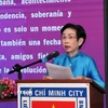 Bà Trương Thị Hiền, Chủ tịch Hội hữu nghị Việt Nam-Cuba Thành phố Hồ Chí Minh, phát biểu chúc mừng. (Ảnh: Xuân Khu/TTXVN)