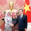 Chủ tịch Quốc hội Trần Thanh Mẫn tiếp Tổng Thư ký AIPA Siti Rozaimeriyanty Dato Haji Abdul Rahman. (Ảnh: Doãn Tấn/TTXVN)