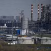 Nhà máy lọc dầu của công ty Gazprom ở ngoại ô Moskva, Nga. (Ảnh: AFP/TTXVN)