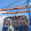 Bốc dỡ container lên tàu tại Cảng Quốc tế Gemalink, thị xã Phú Mỹ, tỉnh Bà Rịa-Vũng Tàu. (Ảnh: Hồng Đạt/TTXVN)