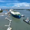 Tàu vận chuyển LNG cập cảng tại kho LNG Thị Vải. (Ảnh: TTXVN phát)
