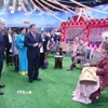 Tổng Bí thư Tô Lâm và Phu nhân cùng Tổng thống Kassym-Jomart Tokayev tham quan Làng Văn hóa Dân tộc Kazakhstan (Ảnh: Thống Nhất/TTXVN)