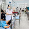Trung tâm Y tế Ea H’Leo điều trị cho các bệnh nhân nghi ngộ độc bánh mỳ. (Ảnh: TTXVN phát)