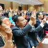 Các đại biểu tham gia biểu quyết tại Đại hội. (Ảnh: Quốc Dũng/TTXVN)