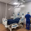 Nạn nhân vụ tai nạn được chăm sóc, điều trị tại bệnh viện trên đảo Phú Quốc. (Ảnh: TTXVN phát)