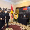 Tập thể Đại sứ quán Việt Nam tại Bangladesh tưởng nhớ nguyên Chủ tịch nước Trần Đức Lương. (Ảnh: TTXVN phát)