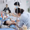 Chăm sóc sức khỏe cho bệnh nhân. (Ảnh minh họa. Nguồn: TTXVN)
