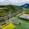 Tháng 9/2024, đường dây truyền tải điện siêu cao áp 500KV mạch 3 Quảng Trạch-Phố Nối hoàn thành, giúp đảm bảo cung cấp điện ổn định cho khu vực phía Bắc, góp phần thúc đẩy phát triển kinh tế vùng. (Ảnh: Huy Hùng/TTXVN)