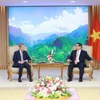 Thủ tướng Phạm Minh Chính tiếp ông Nicolas Berggruen, nhà sáng lập, Chủ tịch Công ty đầu tư Berggruen Holdings và Viện Berggruen. (Ảnh: Dương Giang/TTXVN)