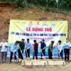 Nghi thức động thổ làm nhà cho người dân bản Huồi Tố 2, xã Nhôn Mai, tỉnh Nghệ An. (Ảnh: TTXVN phát)