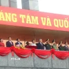 Thủ tướng Phạm Minh Chính và lãnh đạo Đảng, Nhà nước trên khán đài thực hiện nghi lễ chào cờ. (Ảnh: Lâm Khánh/TTXVN)