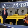 Tổng thống Mỹ Donald Trump thăm một nhà máy của Tập đoàn thép Irvin Works ở West Mifflin, bang Pennsylvania, Mỹ ngày 30/5/2025. (Ảnh: Reuters/TTXVN)