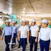Bí thư Thành ủy Hà Nội Trần Đức Thắng trực tiếp xuống kiểm tra hiện trường thi công ga ngầm S12 thuộc tuyến metro Nhổn-Ga Hà Nội. (Ảnh: Trung Nguyên/TTXVN)
