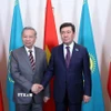Tổng Bí thư Tô Lâm hội kiến Chủ tịch Hạ viện Kazakhstan, Chủ tịch Đảng Amanat cầm quyền Erlan Koshanov. (Ảnh: Thống Nhất/TTXVN)