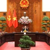 Phó Thủ tướng Hồ Quốc Dũng chủ trì cuộc họp với các bộ, ngành để cho ý kiến hoàn thiện về dự thảo Quyết định của Thủ tướng Chính phủ. (Ảnh: Xuân Tùng/TTXVN)