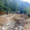Nạn "vàng tặc" hoành hành nhiều tháng, dân kêu cứu vì mất ruộng, rừng phòng hộ xung yếu tan hoang. (Ảnh: Văn Tý/TTXVN)