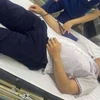 Nam sinh phải nhập viện sau khi bị đánh trên đường. (Nguồn: Giao Thông)
