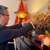 Đại sứ Việt Nam tại Canada Phạm Vinh Quang làm lễ dâng hương Chủ tịch Hồ Chí Minh trong sự kiện Tết cộng đồng Bính Ngọ 2026. (Ảnh: Hà Linh/TTXVN)