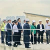 Bí thư Thành ủy Hà Nội Bùi Thị Minh Hoài và Chủ tịch Ủy ban Nhân dân thành phố Hà Nội Trần Sỹ Thanh kiểm tra tại Dự án hệ thống xử lý nước thải Yên Xá hồi tháng 12/2024. (Ảnh: Tuyết Mai/TTXVN)