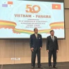 Bộ trưởng Ngoại giao Panama Javier Martínez-Acha Vásquez và Đại sứ Việt Nam tại Mexico kiêm nhiệm Panama Nguyễn Văn Hải tại Lễ kỷ niệm. (Ảnh: TTXVN phát)