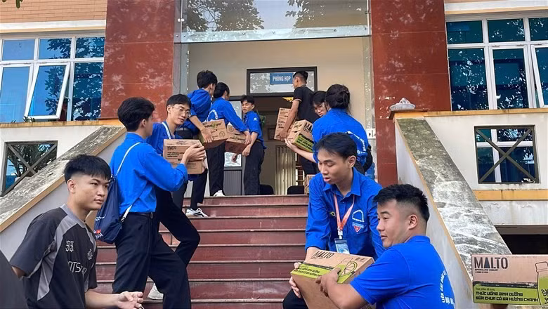 Hoạt động góp phần lan tỏa năng lượng tích cực, cùng cả nước hướng về những địa phương chịu ảnh hưởng nặng nề của thiên tai.(Ảnh: Trường Đại học Điện lực)